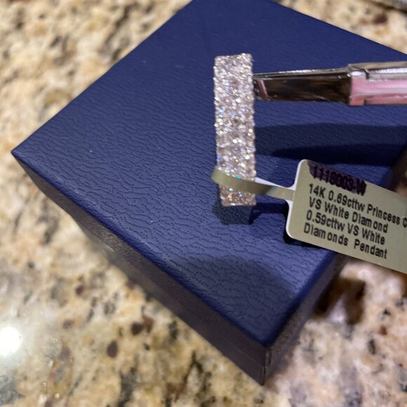 Gorgeous Diamond Pendant